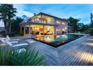 Impressive modern villa in the residential area of..