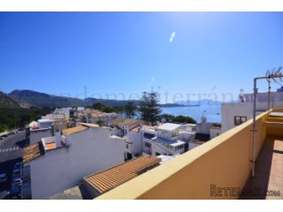 A great lock up & go apartment, second line to the beach..