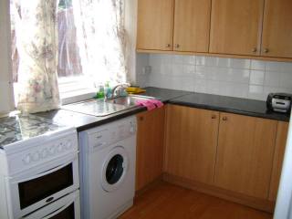 House - A well presented 2 bedroom semi..
