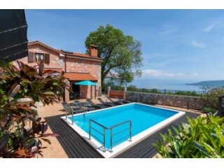 OPATIJA,BRSEČ- kamena vila s bazenom i pogledom na more
