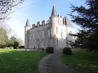 8 bedroom Castle For Sale: 44000 PROCHE..