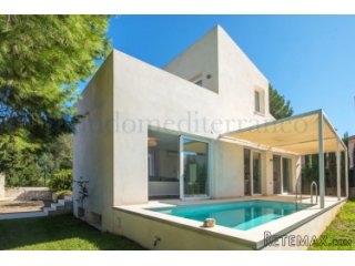Modern two storey house of 405 m2, located in the area of..