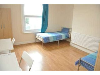 Twin with 2 single bed near Stratford..