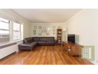 2 bedroom Apartment For Sale: 5450..