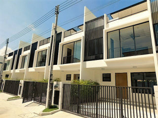 DISCOUNTED! Laguna Park - 3-Storey Town..