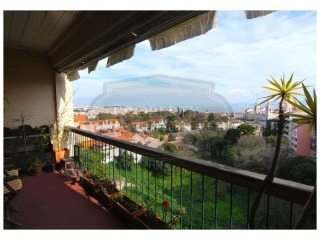 ESTRELA: Penthouse apartment 180 river..
