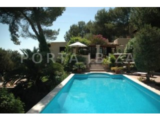 Beautiful, well maintained villa..