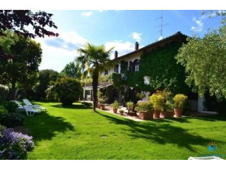 House with beach on Lake Bolsena