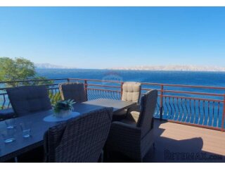 Senj- predivan stan 1. red do mora 101 m2