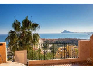 Spacious three bedroom townhouse with panoramic views..
