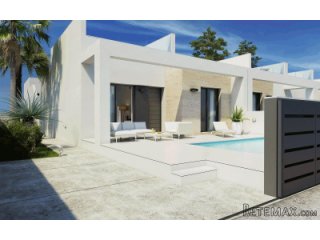 Beautiful new built bungalows located in Daya Nueva, 4 km..