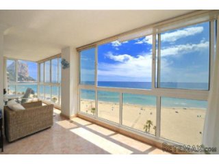 Apartamento de lujo en primera linea en Calpe.Extras:..