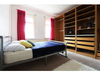 Single with double bed near Stratford..