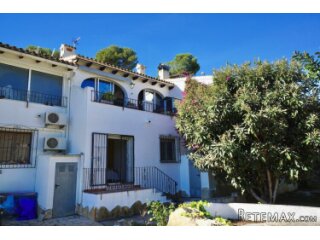 This large terraced property in the popular Tabaira area..