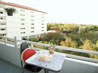 2 bedroom Na-Jomtien Condo close to the..