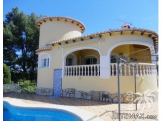 Charming 3 bedroom property for sale on a big plot of 830m2..
