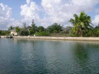 Singlefamilyvacant - Large, fully..