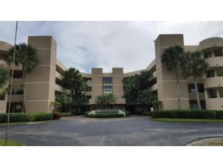5751 Camino Del Sol #202, Boca Raton..