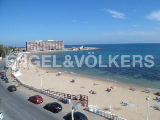 Beautiful front line apartment in Los..