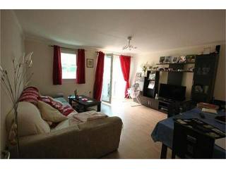3 bedroom Apartment For Sale: South..