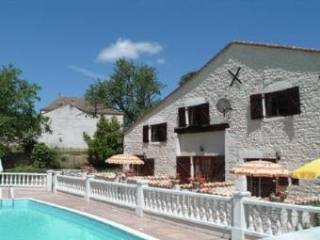 Pretty Stone Cottage With 5 Gites In A..