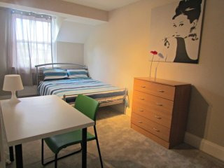 Single with double bed near Ealing..