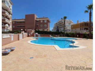 This pretty ground floor apartment is located in a quiet..