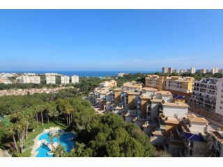 This beautiful and spacious penthouse with stunning views..
