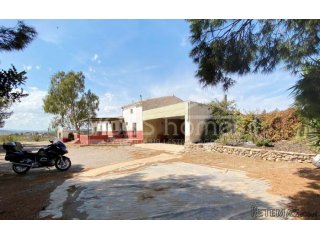 NEW LISTING TO VOSS HOMES - A large two storey Country..