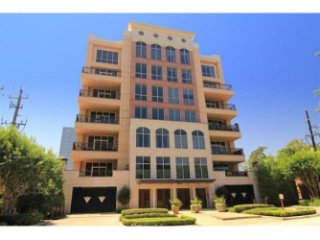 3 bedroom Flat For Sale: 511 S Post Oak..