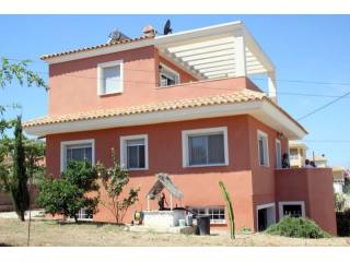 A superb 3 bedroom detached villa on a..