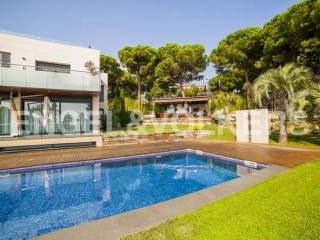 Exquisite, fully furnished and equipped