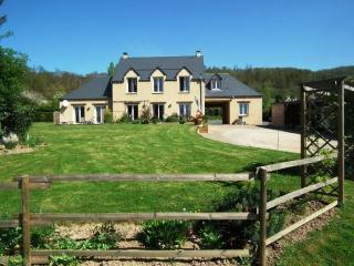Large Contemporary Property In..
