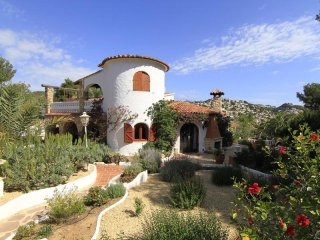 6 Bedrooms - Villa - Alicante - For Sale