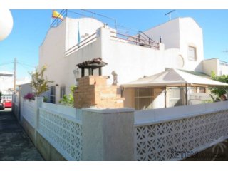 This beautiful semi-detached house is fully equipped..