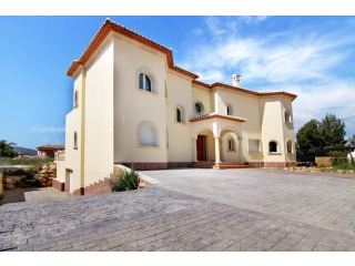 Fabulous Brand New 4 Bedroom 4 Bathroom..