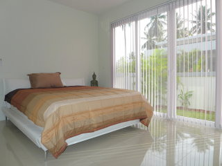 Near Pattaya: New 3 plus bedroom..