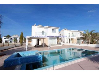 House Detached - For Sale - 3 Bedrooms