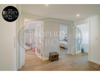 Newly remodeled T3+1 Lisbon apartment..