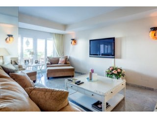 Fabulous Refurbished Prime Location..
