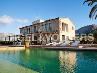 Modern country estate in a dream..