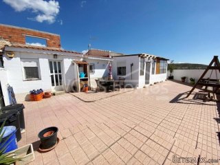 EXCLUSIVE TO VOSS HOMES - A charming, renovated country..