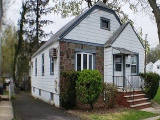 12 High St Bloomfield, NJ, 07003 Essex..