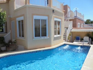 5 Bedrooms - Villa - Alicante - For Sale