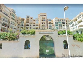 Spacious and very light ground floor apartment located on..