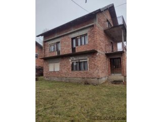 Čvrsta kuća od sitne cigle