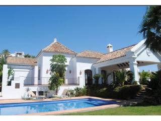 4 Bedrooms - Villa - Malaga - For Sale