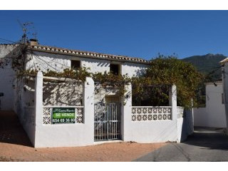 Town House for Sale in Alcaucin..