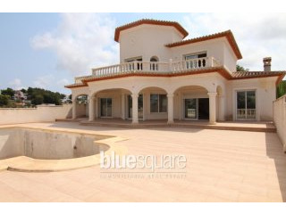 Gorgeous luxurious villa within walking..