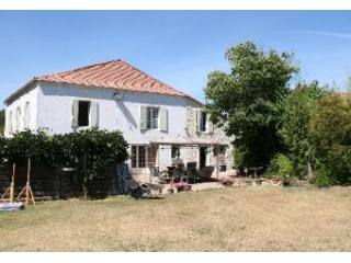 Large Town House Comprising 7 Bedrooms..